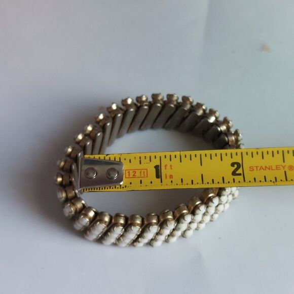 Vintage Made in Japan Prong Set White Plastic Rhinestone Expandable Bracelet - Picture 4 of 7